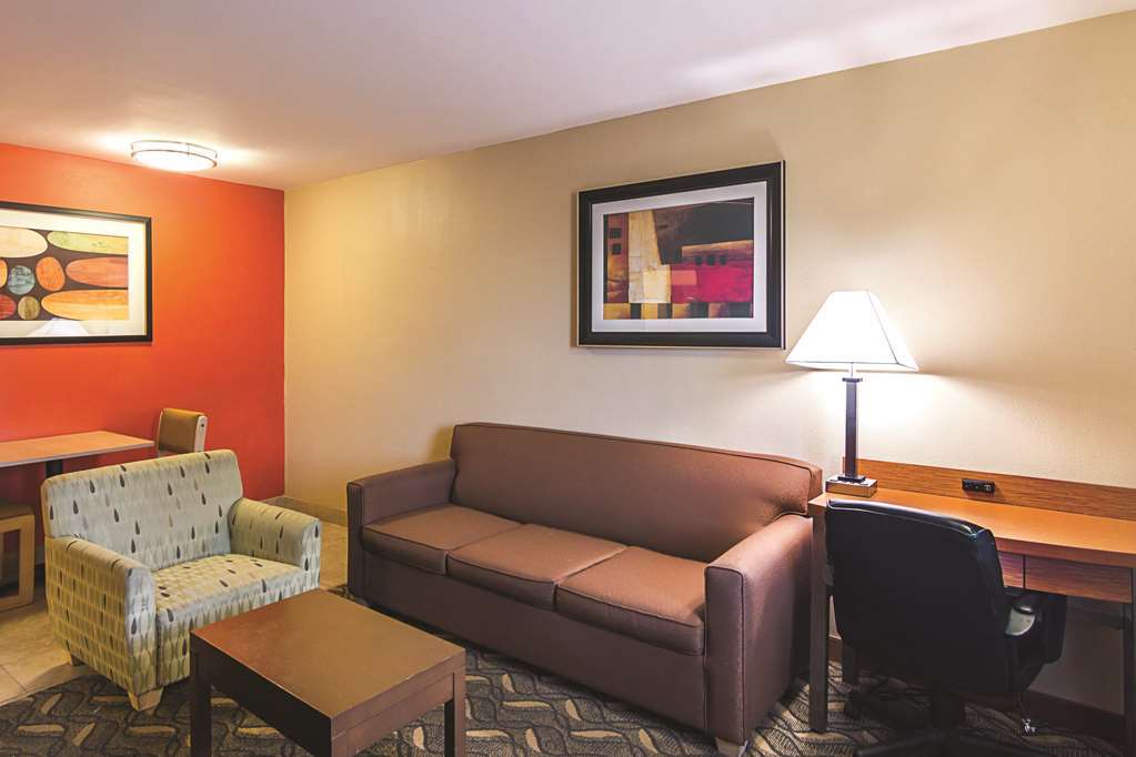 Days Inn & Suites By Wyndham Arlington Near Six Flags Bilik gambar